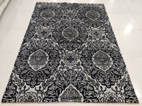 Hand-Knotted Modern Rugs: A Fusion of Tradition and Contemporary Design