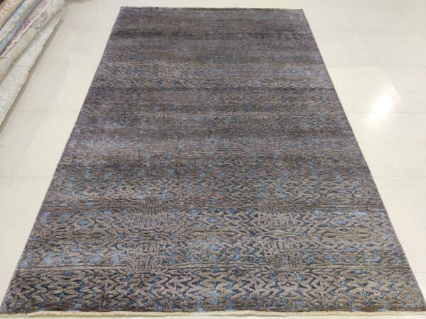 Hand-Knotted Modern Rugs: Perfect for Mixing and Matching